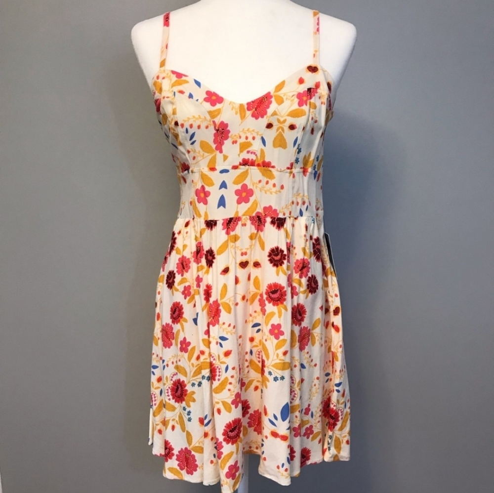 Express Floral Summer Dress with Pockets - Picture 2 of 6